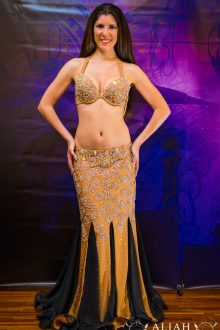 Beige-black costume